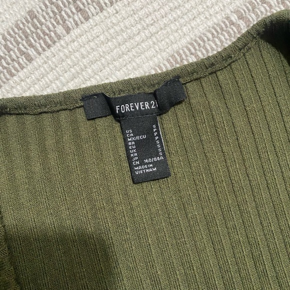 2 Forever 21 top shirts - Picture 7 of 7